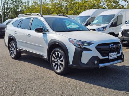 Used 2025 Subaru Outback Limited AWD/4WD image 3