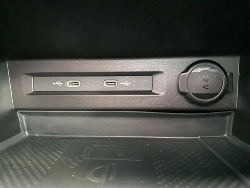 Used 2023 Volkswagen Tiguan SE R-Line image 30