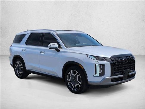 Used 2025 Hyundai Palisade Limited AWD/4WD image 2