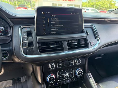 Used 2023 GMC Yukon XL AT4 w/ AT4 Premium Package AWD/4WD image 19