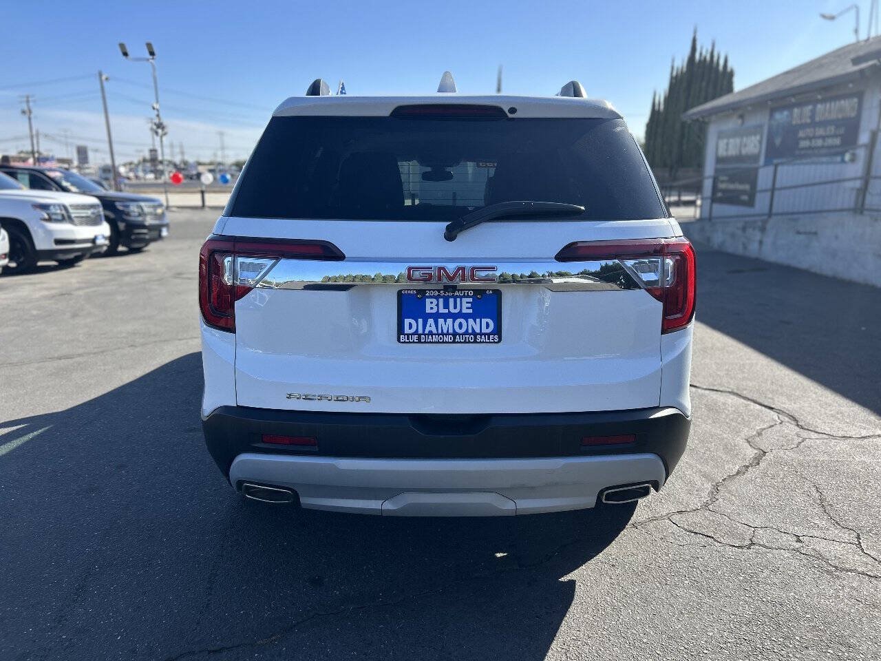 Used 2023 GMC Acadia SLT FWD image 6