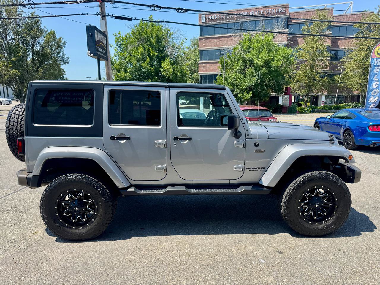 Used 2016 Jeep Wrangler Unlimited Sahara AWD/4WD image 7