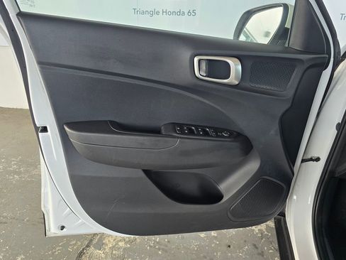 Used 2025 Hyundai Venue SE FWD image 8