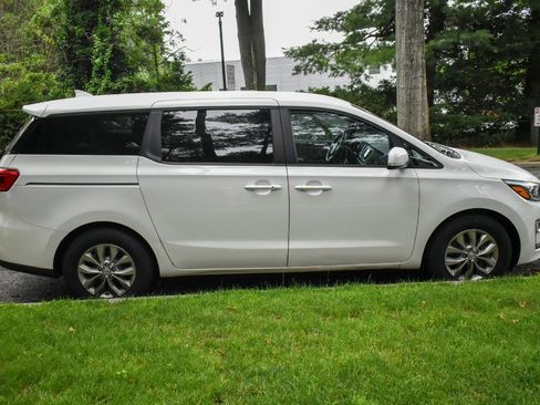 Used 2020 Kia Sedona LX FWD image 9