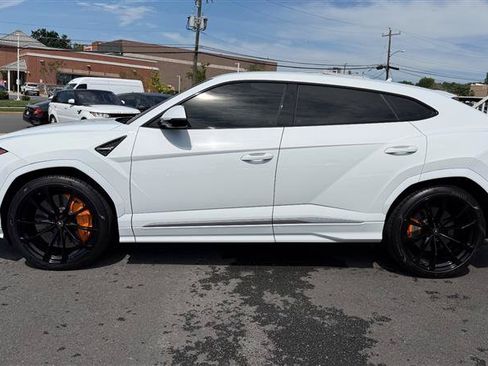 Used 2020 Lamborghini Urus AWD/4WD image 3