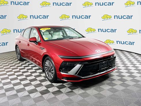 Certified 2025 Hyundai Sonata SEL FWD image 1