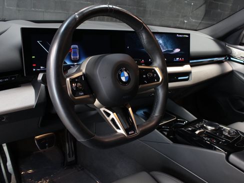 Used 2024 BMW 530i xDrive AWD/4WD image 36