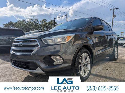 Used 2017 Ford Escape SE image 6