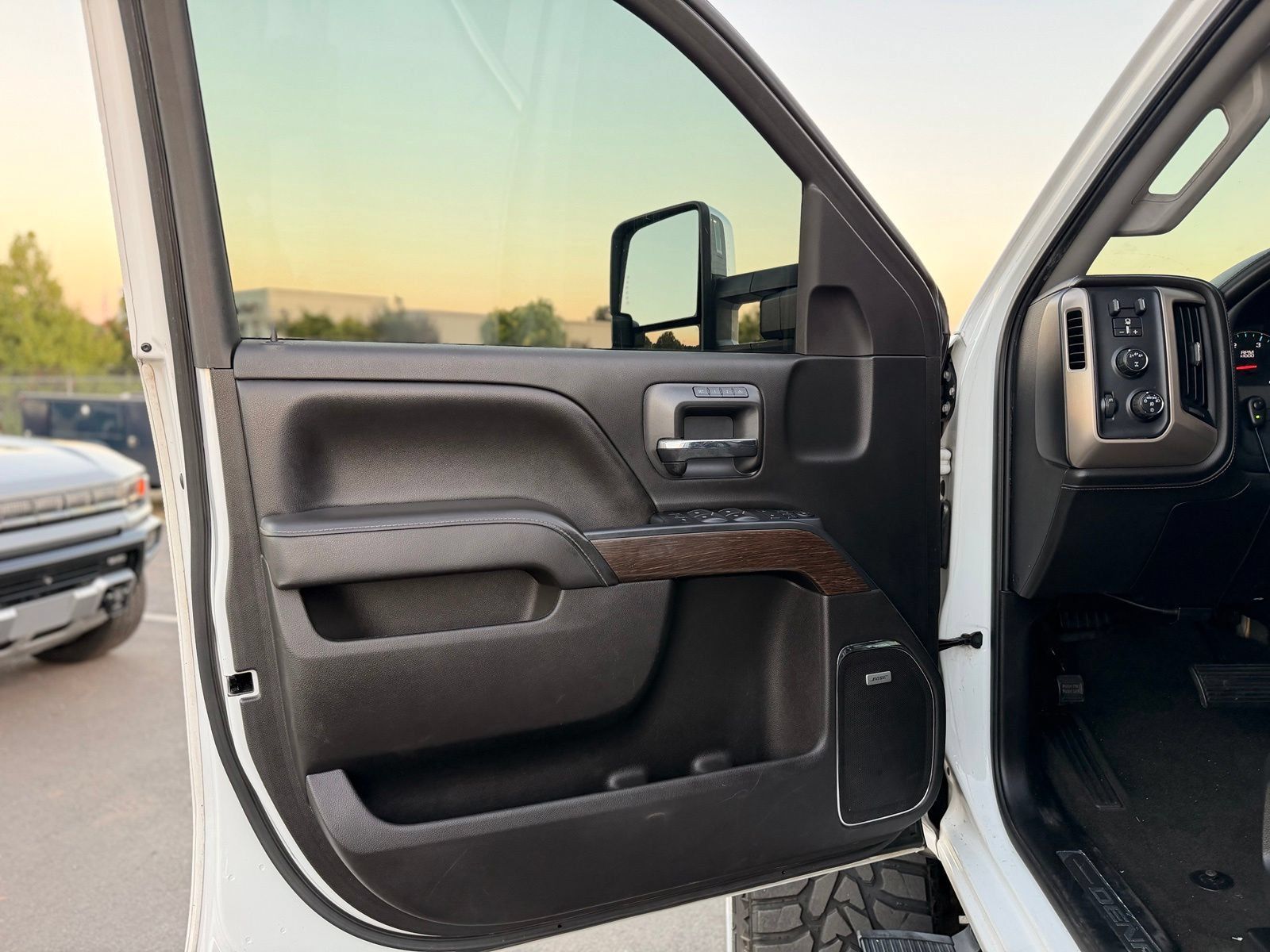 Used 2017 GMC Sierra 2500 Denali w/ Duramax Plus Package AWD/4WD image 20
