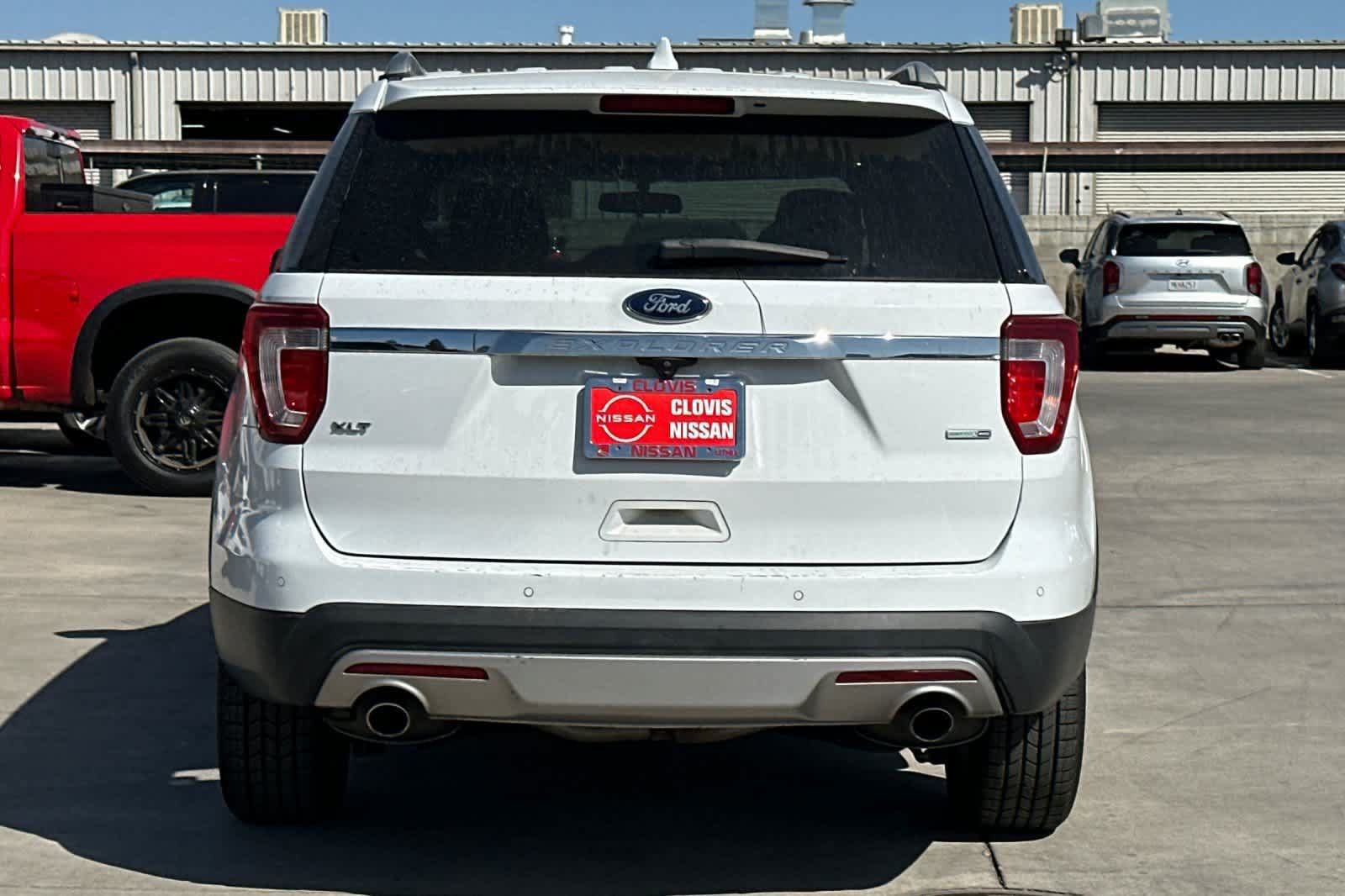 Used 2017 Ford Explorer XLT AWD/4WD image 8
