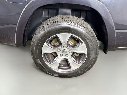 Used 2019 RAM 1500 Laramie image 39