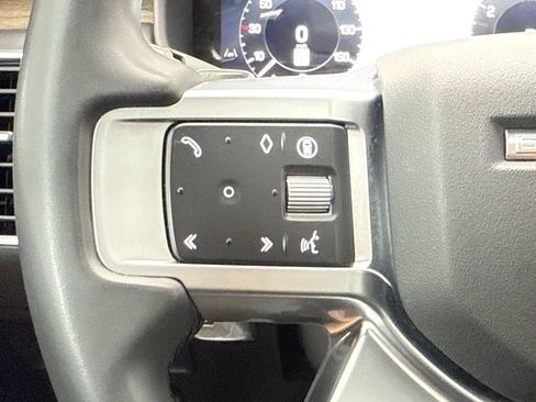 Used 2024 Land Rover Discovery Dynamic SE AWD/4WD image 11