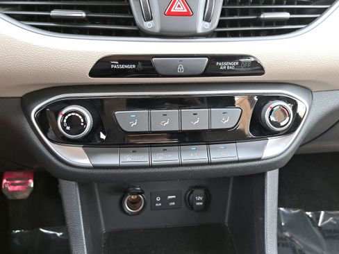 Used 2018 Hyundai Elantra GT FWD image 20