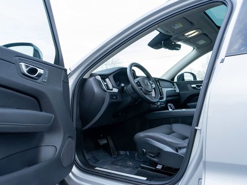 Used 2025 Volvo XC60 B5 Plus image 14