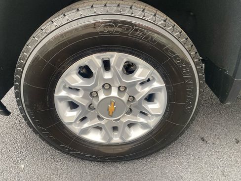 Used 2021 Chevrolet Silverado 2500 LT w/ Convenience Package image 9