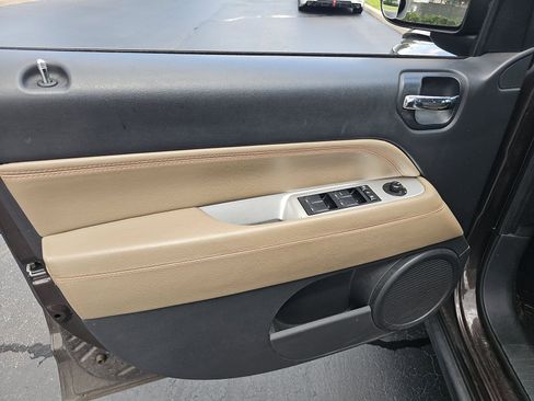 Used 2014 Jeep Compass Latitude image 12