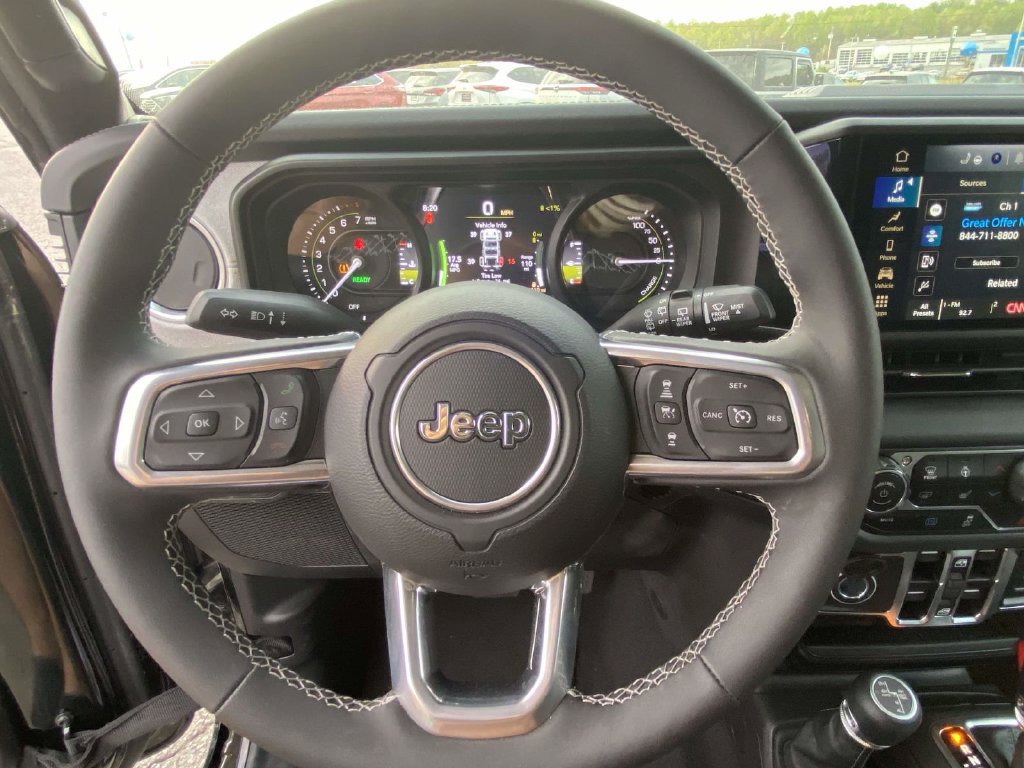 Used 2025 Jeep Wrangler Unlimited Sahara w/ Safety Group AWD/4WD image 17