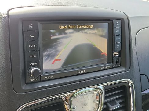 Used 2013 Chrysler Town & Country Touring-L w/ Driver Convenience Group FWD image 15