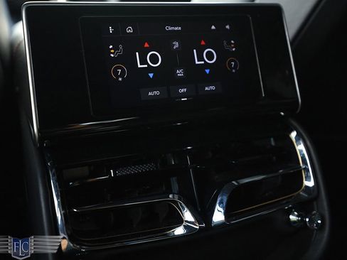 Used 2022 Bentley Flying Spur V8 image 17