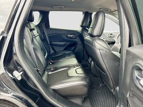 Used 2019 Jeep Cherokee Latitude Plus FWD image 20