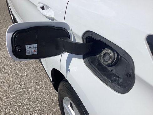 Used 2021 Ford Edge SE image 14