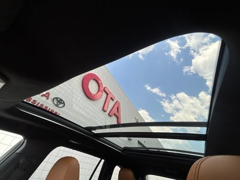 Used 2025 Toyota Highlander Platinum AWD/4WD image 19