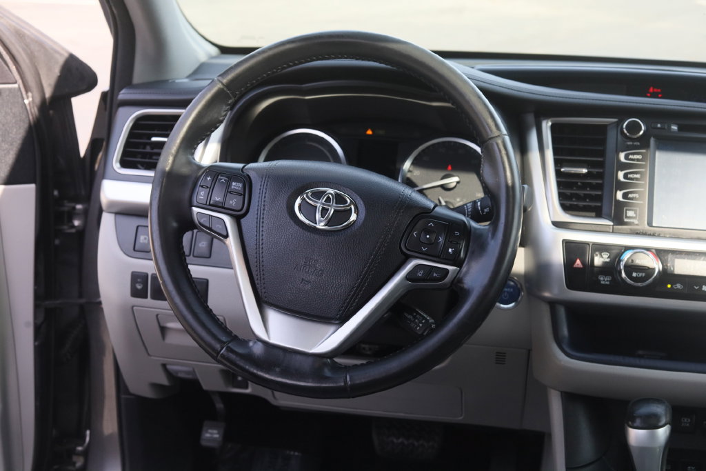 Used 2017 Toyota Highlander Limited AWD/4WD image 20
