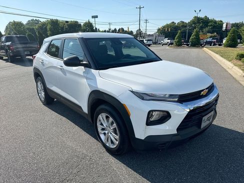 Certified 2023 Chevrolet TrailBlazer LS FWD image 2