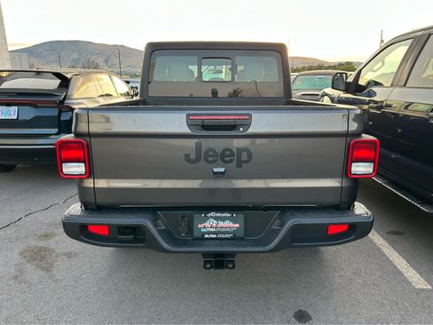 New 2025 Jeep Gladiator Sport image 5