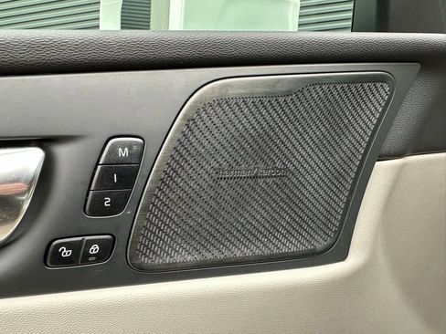 Used 2023 Volvo XC60 B5 Ultimate w/ Protection Package Premier image 21