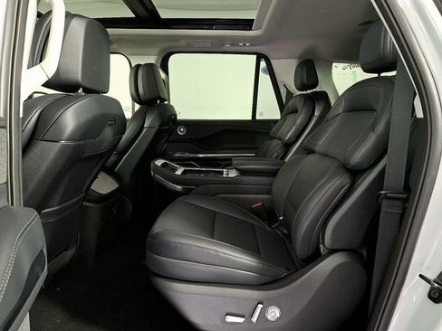 New 2025 Lincoln Navigator L Reserve AWD/4WD image 9