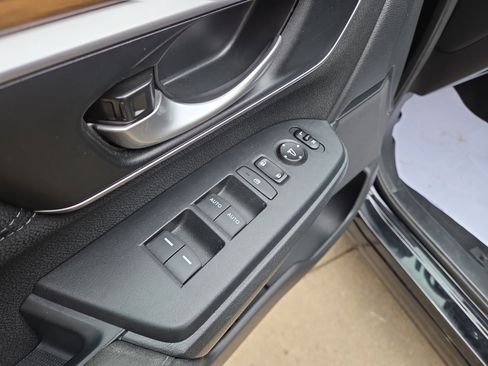 Used 2019 Honda CR-V EX image 16