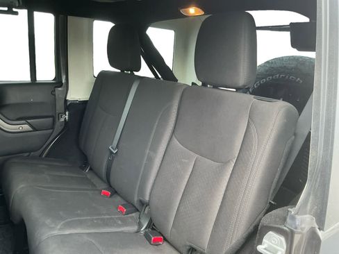 Used 2018 Jeep Wrangler Unlimited Sport S image 13