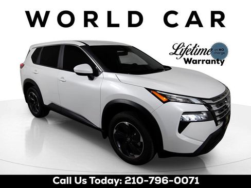 Used 2025 Nissan Rogue SV image 1