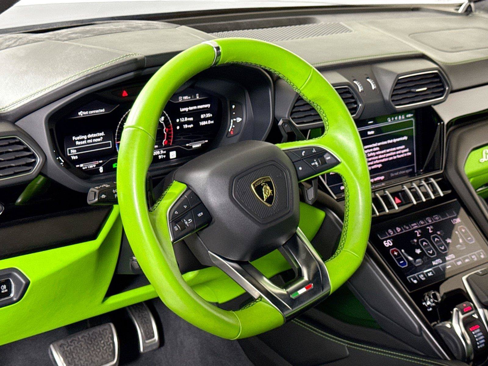 Used 2022 Lamborghini Urus AWD/4WD image 15