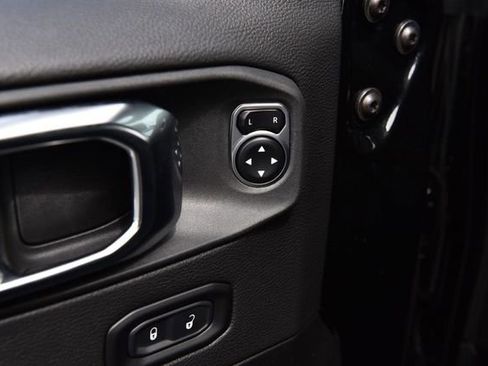 Used 2025 Jeep Wrangler Unlimited Sahara w/ Safety Group AWD/4WD image 8