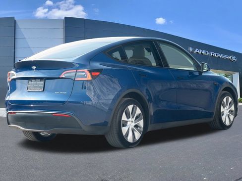 Used 2023 Tesla Model Y Long Range AWD/4WD image 4