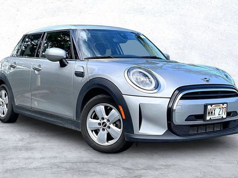 Used 2024 MINI Cooper 4-Door Hardtop image 11