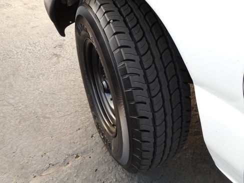 Used 1999 Ford E-350 and Econoline 350 Club Wagon image 12