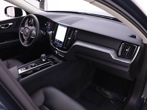 Certified 2025 Volvo XC60 B5 Core image 22