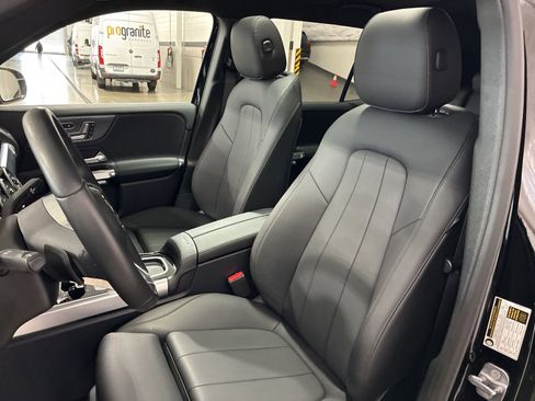 Used 2025 Mercedes-Benz GLB 250 4MATIC image 9