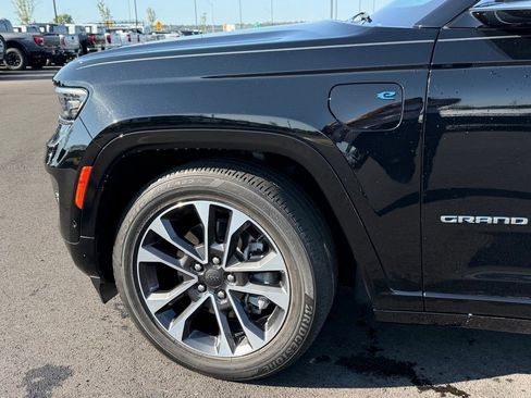 Used 2023 Jeep Grand Cherokee Overland AWD/4WD image 32