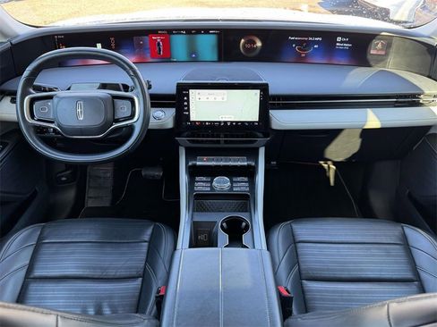 Used 2024 Lincoln Nautilus Reserve image 2