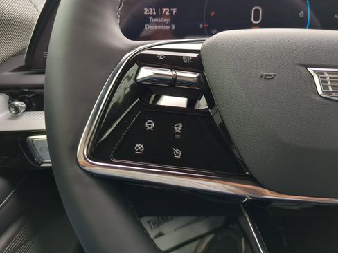 New 2026 Cadillac Optiq Luxury 2 image 30