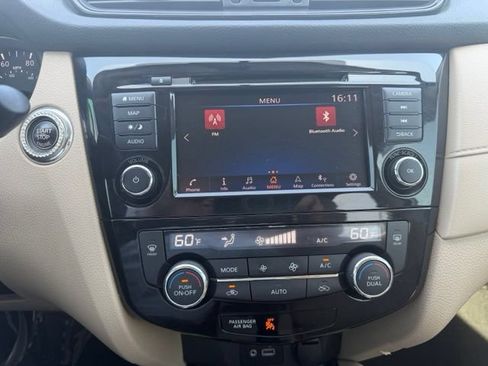 Used 2018 Nissan Rogue SV w/ Sun & Sound Touring Package FWD image 12
