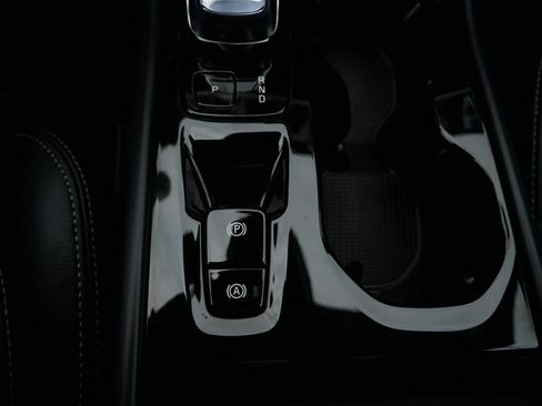 Certified 2023 Volvo XC40 B5 Ultimate w/ Protection Package Premier AWD/4WD image 24