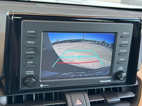 Certified 2021 Toyota RAV4 LE AWD/4WD image 24