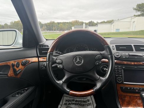 Used 2009 Mercedes-Benz E 350 4MATIC Sedan image 14