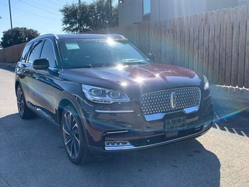 Used 2023 Lincoln Aviator Reserve w/ Equipment Group 201A image 2