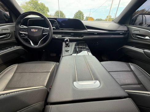 Used 2023 Cadillac Escalade ESV Sport w/ LPO, ONYX Package RWD image 13